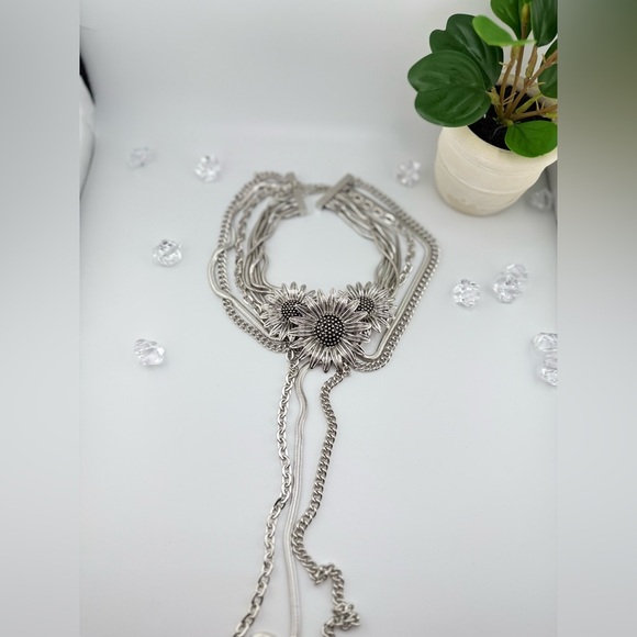 Vintage-Inspired Layered Sunflower Choker Necklace – Statement Piece - Picture 12 of 14